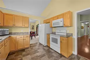 2424 Cambridge Rd, Burlington, NC 27215 - Photo 16