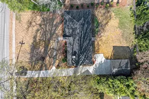 212 W Cornwallis Dr, Greensboro, NC 27408 - Photo 46