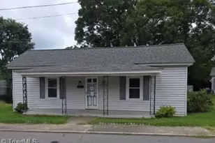 105 Blvd St, Eden, NC 27288 - Photo 1