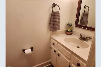 305 Old Farms Road, Wilkesboro, NC 28697 - Photo 18