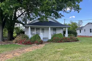 313 E King St, King, NC 27021 - Photo 4