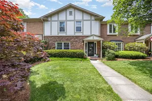 15 Fountain Manor Dr, Greensboro, NC 27405 - Photo 2