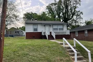 527 N Washington Ave, Reidsville, NC 27320 - Photo 1