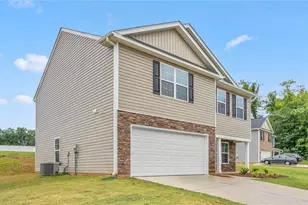 140 Red Arrow Ct, Mayodan, NC 27027 - Photo 2