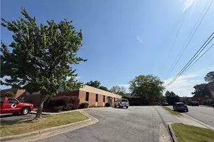 1310 Beaman Pl, Greensboro, NC 27408 - Photo 4