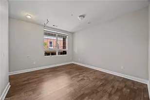 360 Elm St, Greensboro, NC 27401 - Photo 12