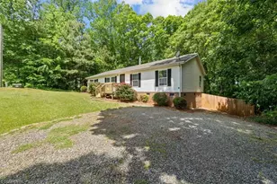 1004 Candlewood Cir, Siler City, NC 27344 - Photo 2