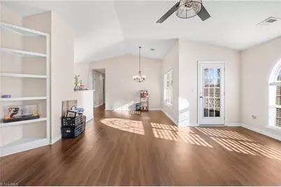 6112 Hedgecock Circle #3B, High Point, NC 27265 - Photo 4