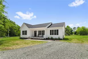 530 E Raleigh Ave, Liberty, NC 27298 - Photo 2