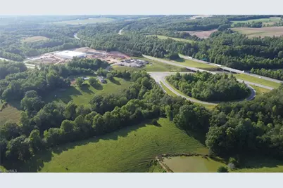 4285 W Pine Street, Mount Airy, NC 27030 - Photo 4