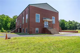 217 E Aiken Rd, Eden, NC 27288 - Photo 4
