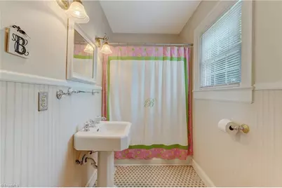 17 E Main Street, Thomasville, NC 27360 - Photo 42