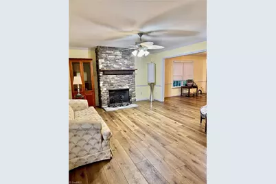 711 E Sunrise Avenue, Thomasville, NC 27360 - Photo 4