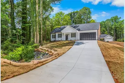 512 Carolina Avenue, Yadkinville, NC 27055 - Photo 2