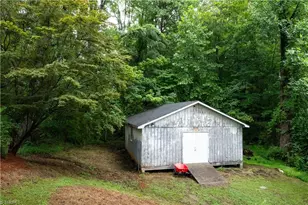 216 Brookwood Dr, Elkin, NC 28621 - Photo 22