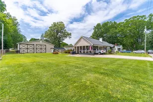 412 Wall St, Lexington, NC 27292 - Photo 2