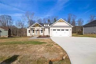 129 Legacy Ln, Eden, NC 27288 - Photo 2
