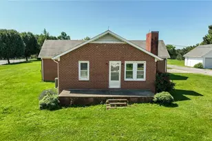 820 Suncrest Orchard Rd, North Wilkesboro, NC 28659 - Photo 8
