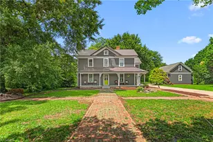 212 Fayetteville Street S, Liberty, NC 27298 - Photo 6