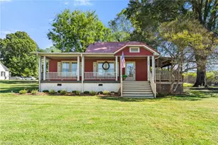 1058 Main St, Walnut Cove, NC 27052 - Photo 2