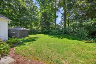 831 W Cornwallis Dr, Greensboro, NC 27408 - Photo 28