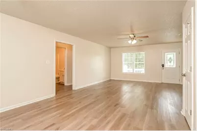 107 Layton Way, Thomasville, NC 27360 - Photo 4