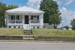 704 E Haymore St, Mount Airy, NC 27030 - Photo 2