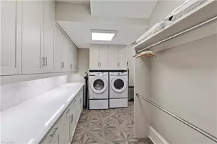 301 Wentworth Dr, Greensboro, NC 27408 - Photo 34