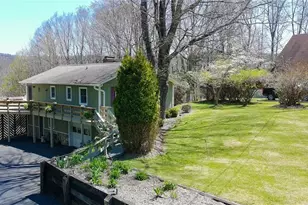 924 Balsam Dr, Newland, NC 28657 - Photo 2