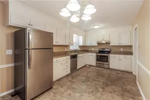 3012 Manchester Dr, Jamestown, NC 27282 - Photo 4