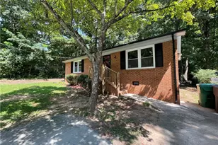 1611 Beaucrest Ave, High Point, NC 27265 - Photo 4