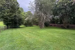 204 Nelson St, Pilot Mountain, NC 27041 - Photo 30