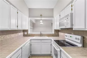 326 Meadows Cir, Winston-Salem, NC 27104 - Photo 10