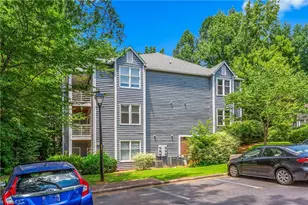 326 Meadows Cir, Winston-Salem, NC 27104 - Photo 2