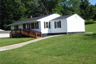 569 N Sparta Pkwy, Sparta, NC 28675 - Photo 1