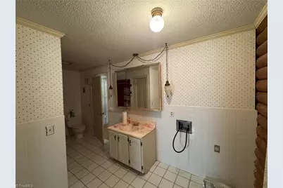 6043 N Nc Highway 16, Millers Creek, NC 28651 - Photo 16