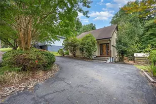 132 Carrisbrooke Ln, Winston-Salem, NC 27104 - Photo 2