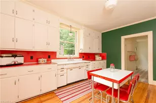 802 Lawsonville Ave, Reidsville, NC 27320 - Photo 16