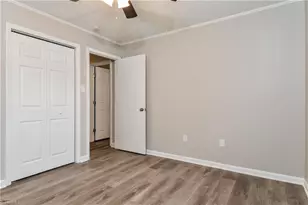 2034 Willow Rd, Greensboro, NC 27406 - Photo 8