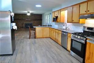 308 Aloha Dr, Graham, NC 27253 - Photo 2