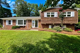 2408 Gracewood Ct, Greensboro, NC 27408 - Photo 2