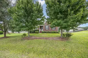 319 Ironwood Dr, Thomasville, NC 27360 - Photo 4