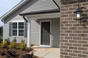 2612 Stone Gdn Dr, Walkertown, NC 27051 - Photo 4