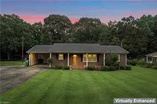 320 Forest Park Dr, Denton, NC 27239 - Photo 2