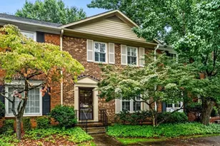 10 Fountain Manor Dr, Greensboro, NC 27405 - Photo 2