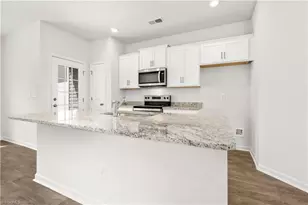 208 Moyer Dr, Graham, NC 27253 - Photo 4