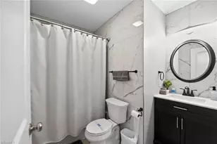 3406 Wilshire Dr, Greensboro, NC 27408 - Photo 16