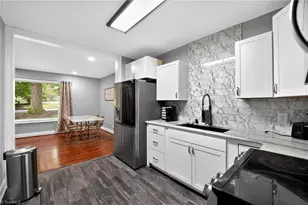 3406 Wilshire Dr, Greensboro, NC 27408 - Photo 6