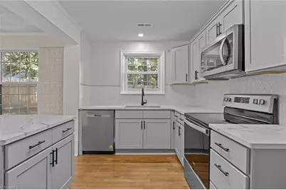 940 N Peace Haven Road, Winston-Salem, NC 27104 - Photo 6