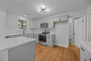 940 N Peace Haven Rd, Winston-Salem, NC 27104 - Photo 8